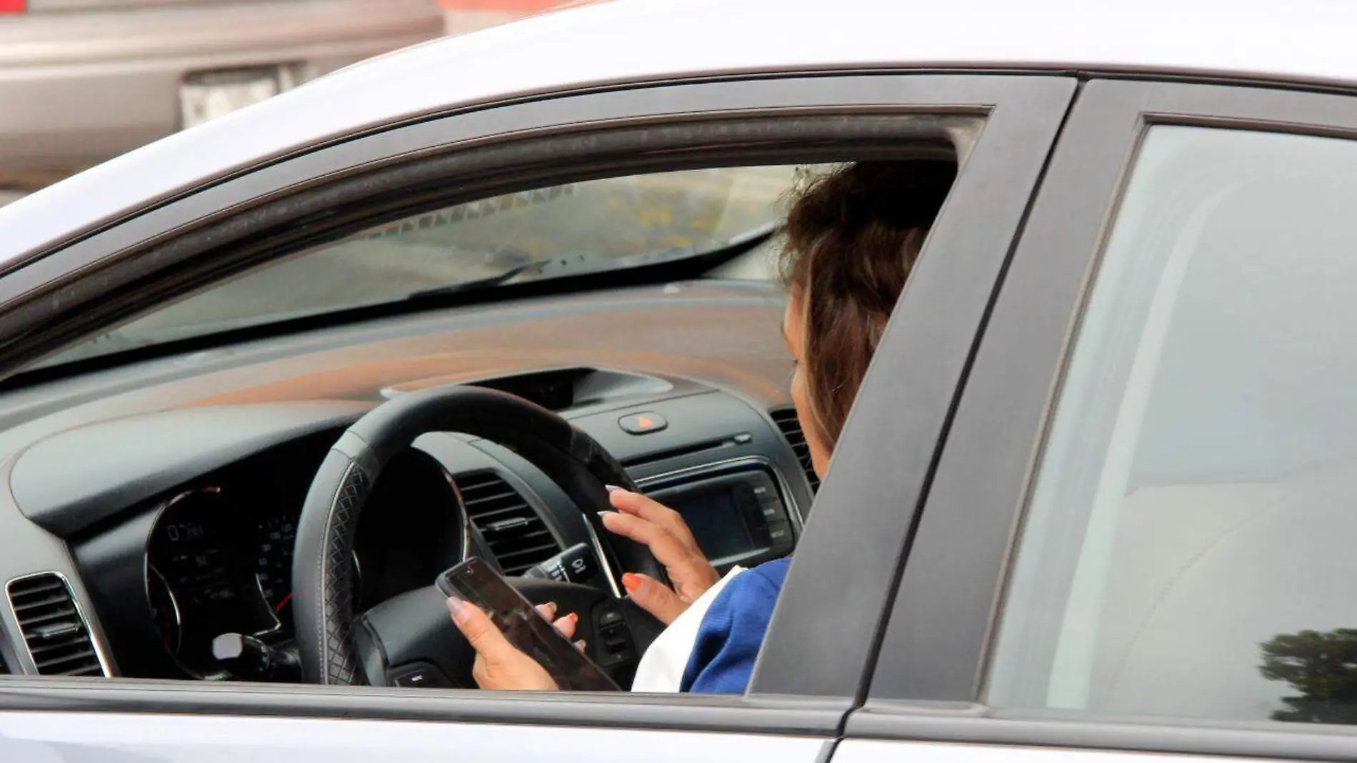 CRISTIAN - manejando conduciendo conductor con el celular telefono  (13)